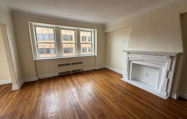 2 beds, 2 baths, 1,303 sqft, $2,400, Unit New King Edward  201