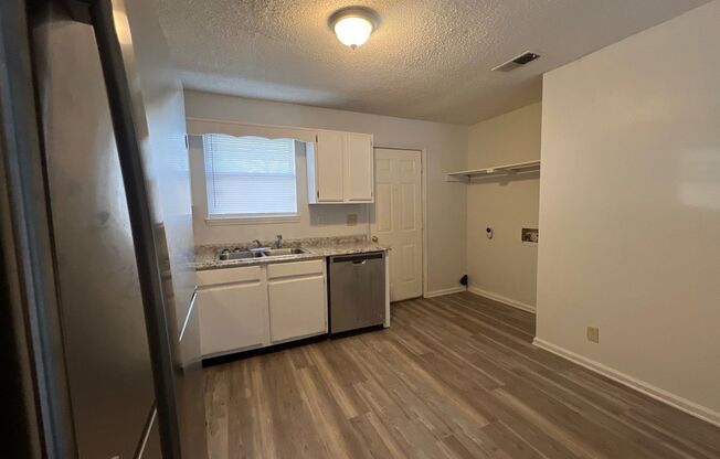 2 Bedroom, 1 Story Duplex in Gallatin. SPECIAL: HALF OFF FIRST FULL MONTH'S RENT!
