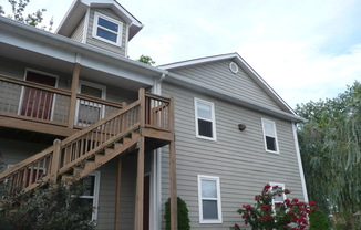 Great 2 Bedroom Condo off of Mellwood Ave