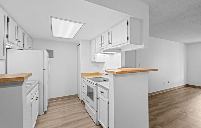 1 bed, 1 bath, $1,500, Unit # 102R