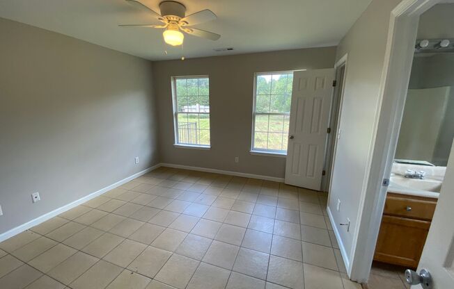 3 beds, 2 baths, $1,100, Unit 309 Wax Rd SE