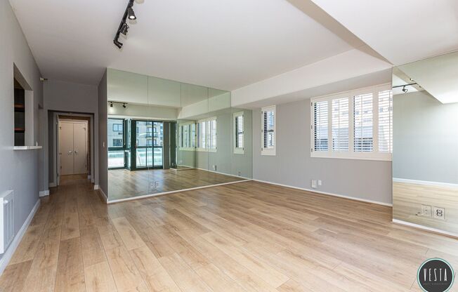 CATHEDRAL HILL: LIGHT FILLED CONDO IN FULL-SERVICE BUILDING W/ IN-UNIT WASHER/DRYER & PARKING INCLUDED