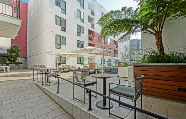 Modern & Spacious, Furnished or Unfurnished, 920 Sq Ft Condo in the Vero Lofts Building w/ Upscale Amenities (Pool, Gym, Retail Shopping, Outdoor Seating, Gated/Secured Access, Etc) in the Heart of Downtown LA!