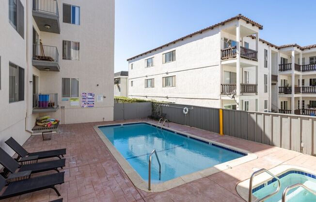 Canterbury Apartments...Newly Remodeled Bedrooms...Modern Flooring...Brand New fixtures...CALL NOW!