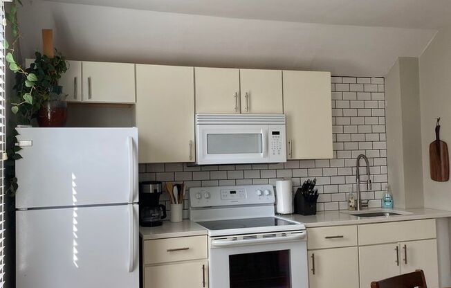 1 bed, 1 bath, 800 sqft, $835, Unit 02