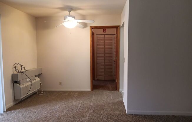 1 bed, 1 bath, 800 sqft, $970, Unit F04 Manor