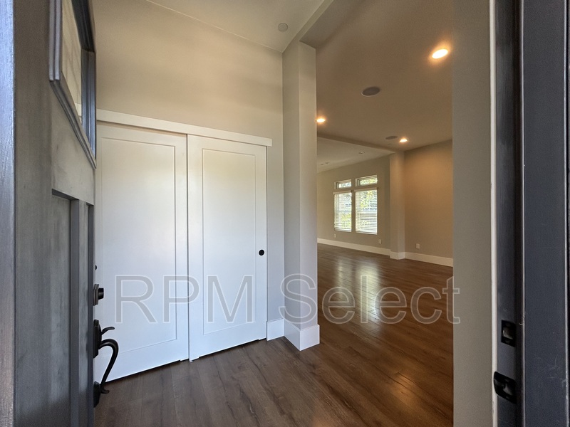 519 8 ST
