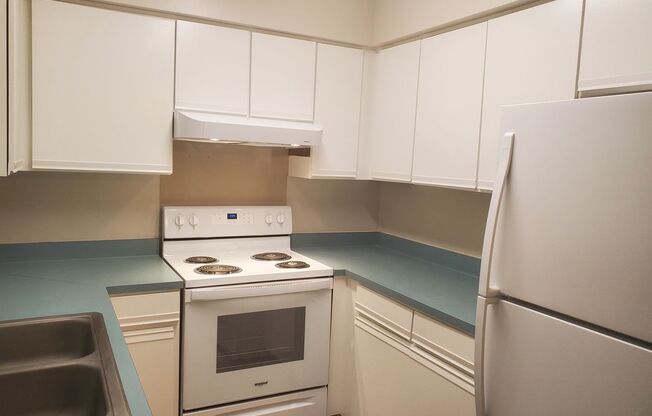 Lovely 2BD/1.5BA, Southside Savannah townhome, walking distance to Savannah Mall and GSU!!