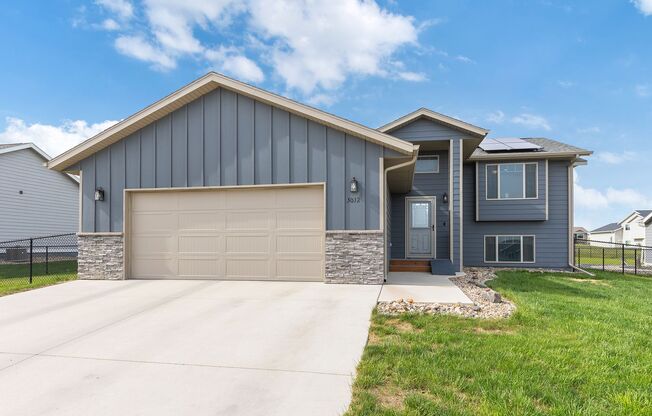 4 BED | 3 BATH | DOUBLE GARAGE | RAPID VALLEY