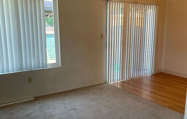 2 beds, 1 bath, 701 sqft, $2,300, Unit H-32  2/1