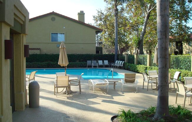 Upgraded, 2 dual primary bedrooms with bathrooms at Verano complex in UTC area