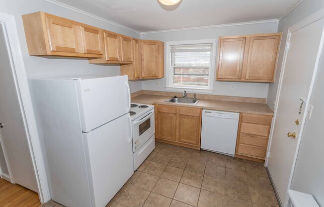 2 beds, 1 bath, $1,895, Unit B-1355-1
