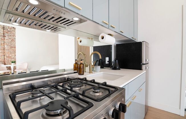 Studio, 1 bath, 223 sqft, $2,225, Unit 402