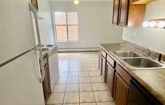 2 beds, 1 bath, 900 sqft, $1,295, Unit 9