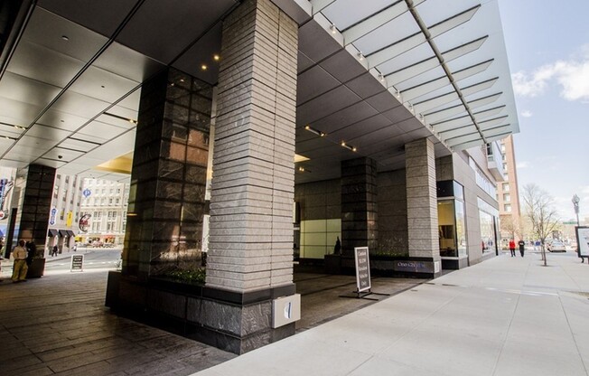 1 bed, 1 bath, 725 sqft, $4,000, Unit 701