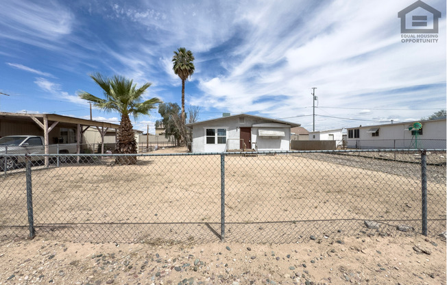 2Bed/1Bath Home in Litchfield Park--Close to Luke Air Force Base--NO HOA! RV PARKING!