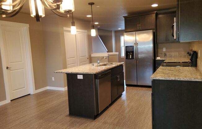 3 beds, 2.5 baths, 2,304 sqft, $2,450, Unit 2533