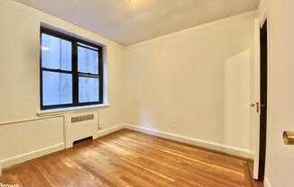 3 beds, 1 bath, $4,500, Unit 3E