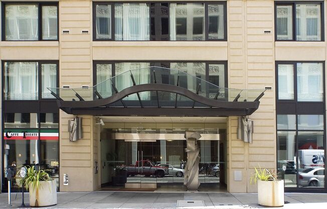 1BR/1BA 837sqft! Condo! Parking! Laundry! Views! Pets! Roof Deck! PROGRESSIVE