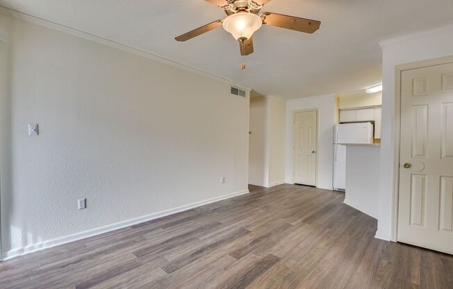 2 beds, 1 bath, 900 sqft, $1,100, Unit 1219