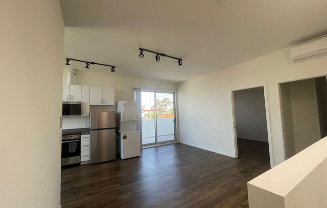 2 beds, 1 bath, 660 sqft, $2,595, Unit 202