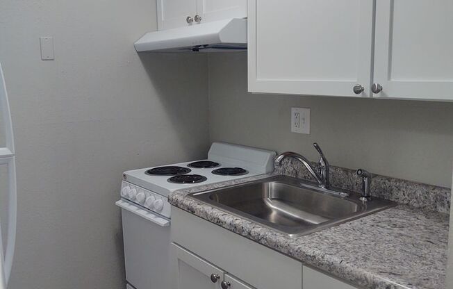 Studio, 1 bath, 475 sqft, $650