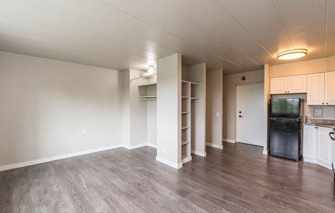 Studio, 1 bath, 425 sqft, $606, Unit Unit 318