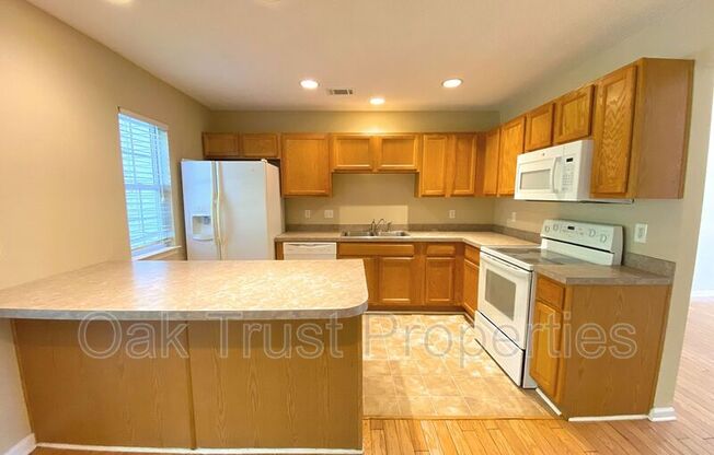 8160 SHADOW OAK DR