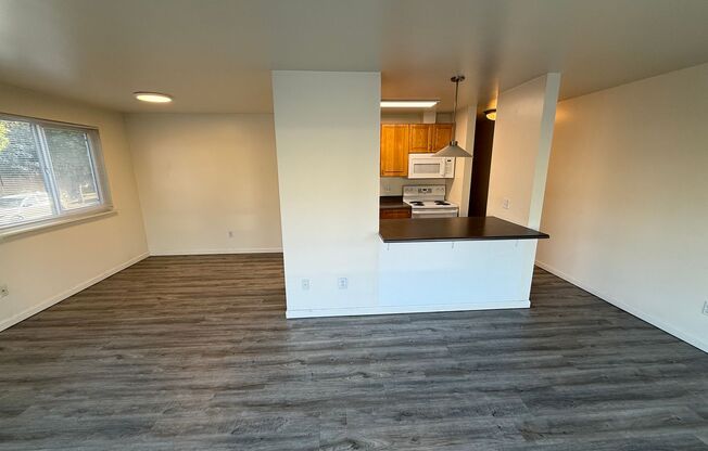 2 beds, 1 bath, 859 sqft, $2,695, Unit C-202