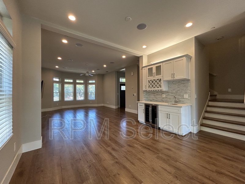 519 8 ST