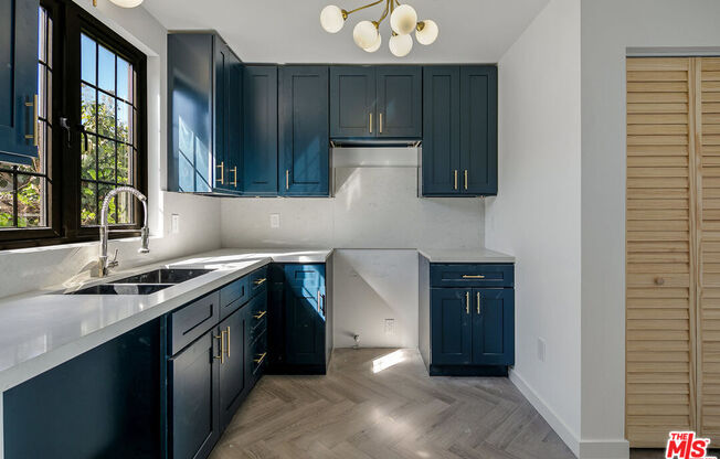 7320 1/2 9 AVE