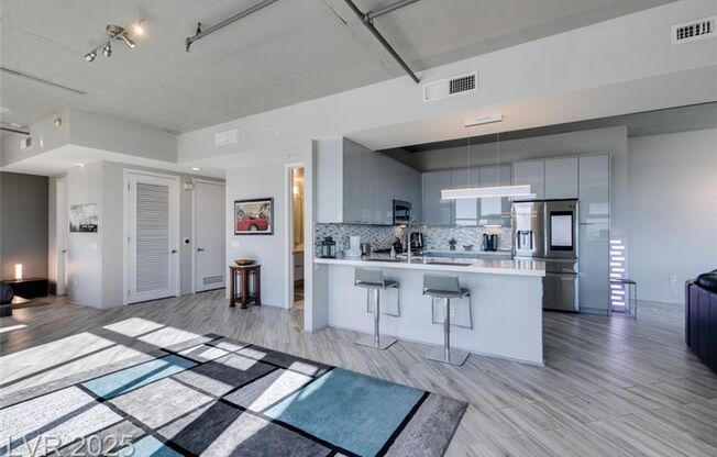 1 bed, 2 baths, $2,977, Unit Juhl Highrise