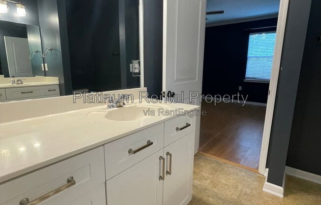3 beds, 2.5 baths, 2,069 sqft, $2,095, Unit 10