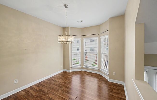 Derita 2BR, 2.5Townhome w/ Bonus Room & Garage