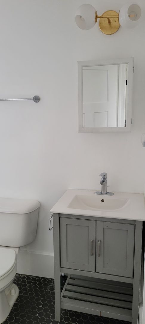 2 beds, 1 bath, 778 sqft, $1,595, Unit 16