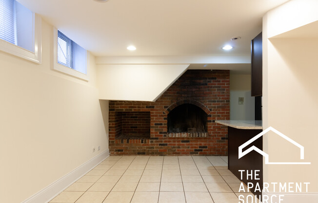 877 W Lill Ave