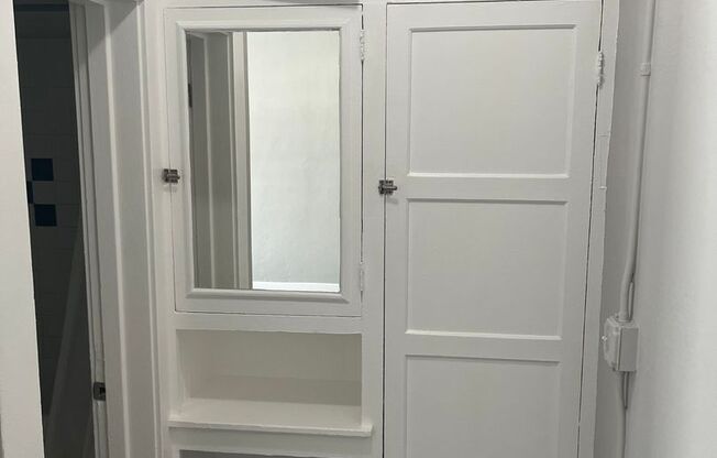 Studio, 1 bath, 380 sqft, $1,225, Unit 215