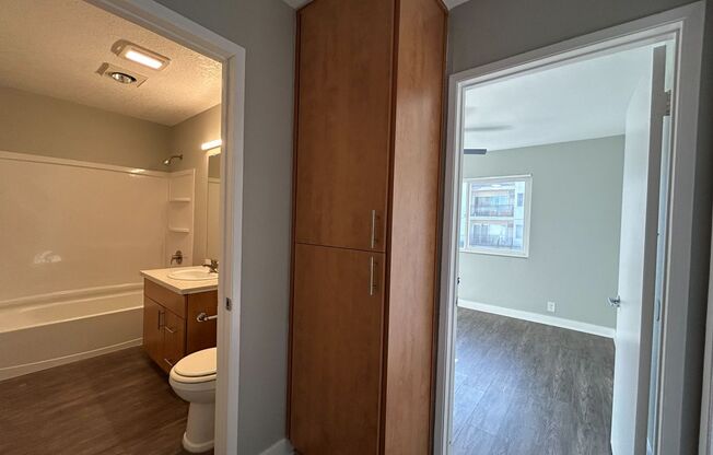 2 beds, 1 bath, 950 sqft, $3,070, Unit 1742-17