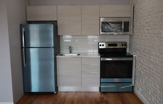 Studio, 1 bath, 420 sqft, $950, Unit Unit #5