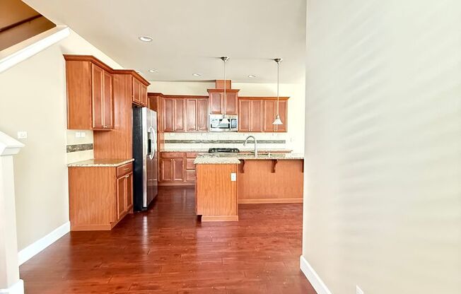 New! 3BD/2.5BTH Modern Townhouse in Greekbrooke II community for Lease!