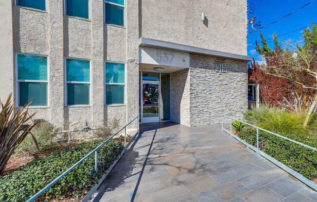 537 Hyde Park Blvd