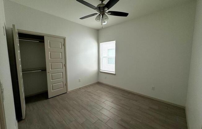 3 beds, 2 baths, 1,050 sqft, $1,200