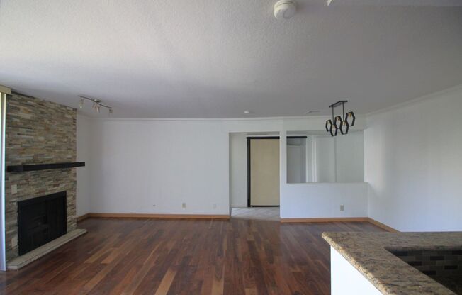 2 beds, 2 baths, $2,595, Unit 108