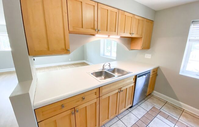 2 beds, 1 bath, 934 sqft, $1,460, Unit Unit 6