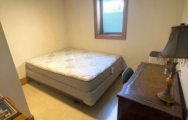 3 beds, 1 bath, , $3,105