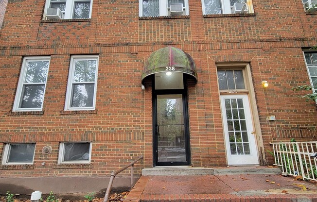 238 LEXINGTON AVE