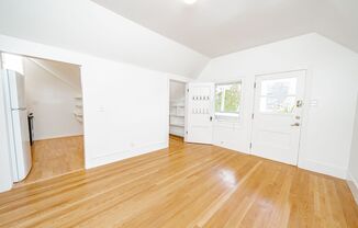 2 beds, 1 bath, $2,350