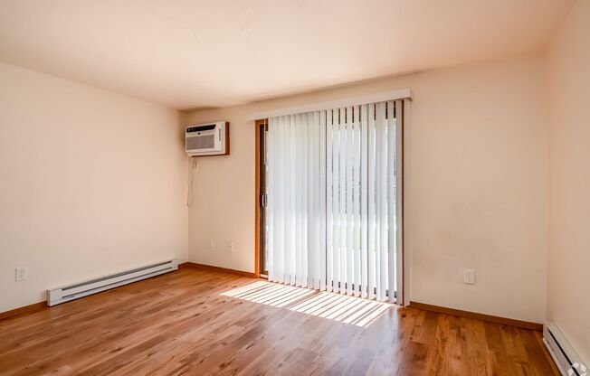 1 bed, 1 bath, 490 sqft, $849.99, Unit 1670-06