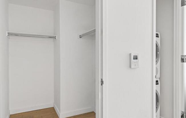 505 W 43 ST