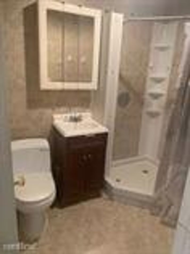 17-19 FOREST STREET LLC